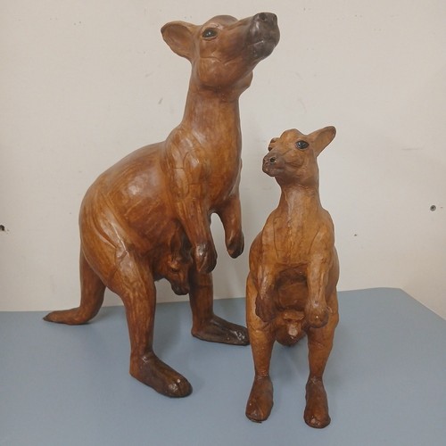 Pair kangaroo wooden effect - kangaroo,