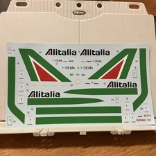1/144 scale model airliner