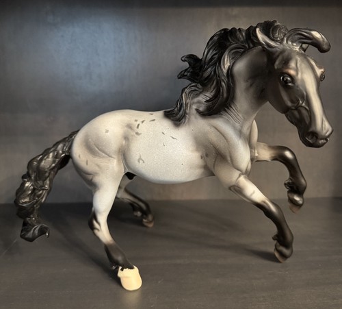 Breyer nokota horse - breyer,