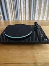 Rega Planar 2 turntable - Gloss Black