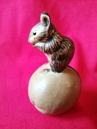 Poole pottery mouse an - pottery, on