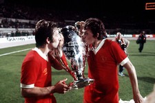 1977 EUROPEAN CUP TROPHY JIMMY CASE PHIL NEAL QUALITY PHOTO LIVERPOOL FC PRINT