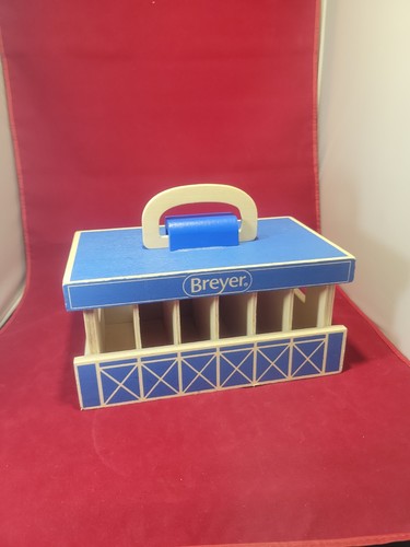 Breyer wooden stable carrier - breyer,