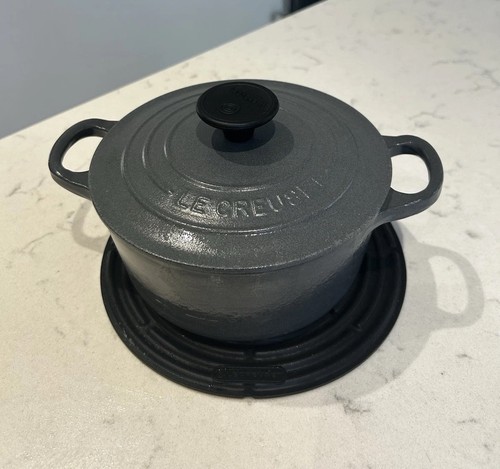 Creuset dutch oven - le,