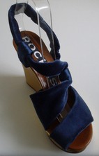 ROCHAS Designer Paris Navy Blue Velvet Gold Platform Heels Size EU 37 UK 4 US6.5