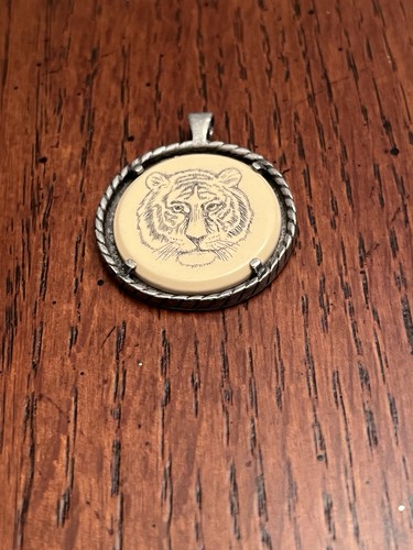 Vintage avon tiger - tiger, charm