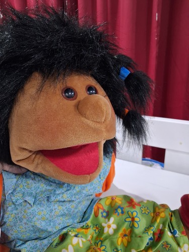 Large girl puppetliviing - large,