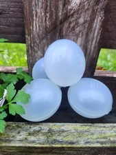White Koi Carp Pond / Pool Insulation Plastic Cover Balls (coverage 2 sq metres)