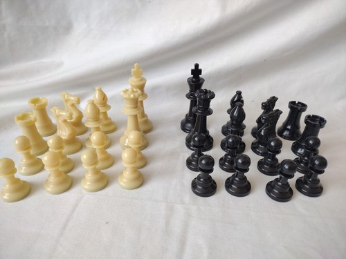Vintage weighted chess set - vintage,