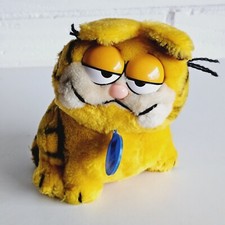 Vintage Retro Dakin Garfield Sitting Soft Plush Toy 1981 Dakin With Medallion 8"