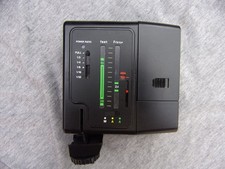 Flashgun Sunpack Autozoom 2400. Tilt and swivel flashgun. Auto and Manual mode