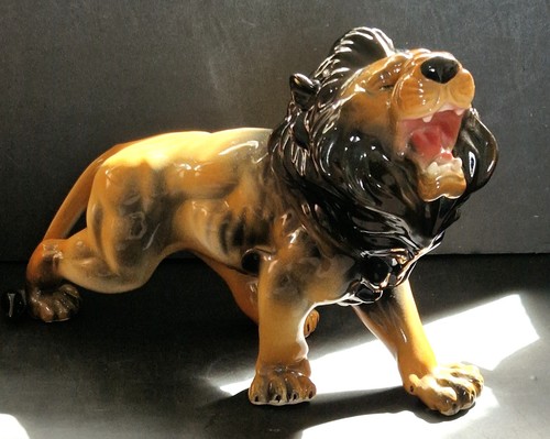 Vintage large ceramic roaring - vintage,
