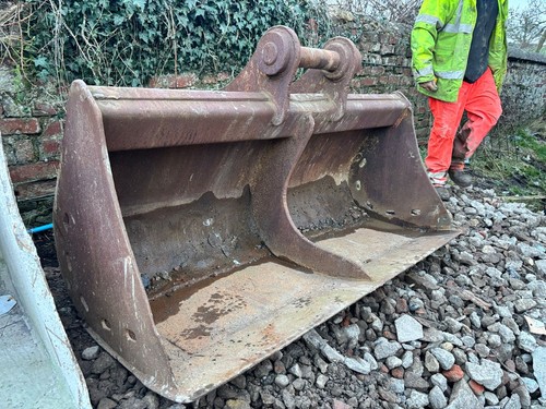 Foot digger bucket 80mm pins - 6,