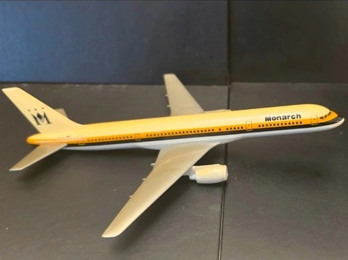 Monarch airways boeing - airways, 757