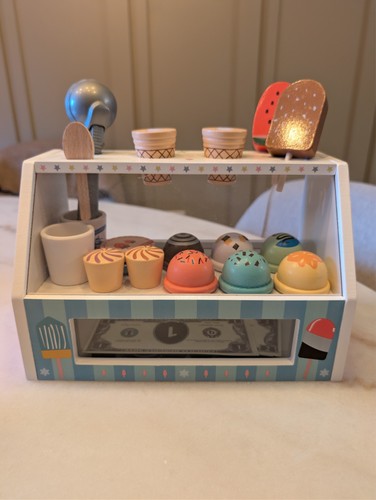 Wooden ice cream shop cart - ice,