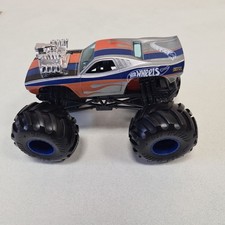 Hot Wheels MONSTER  TRUCK 1972 DODGE CHALLENGER 1:24 Hemi