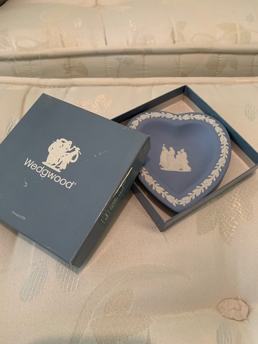 Wedgwood heart dish j1000 - dish,