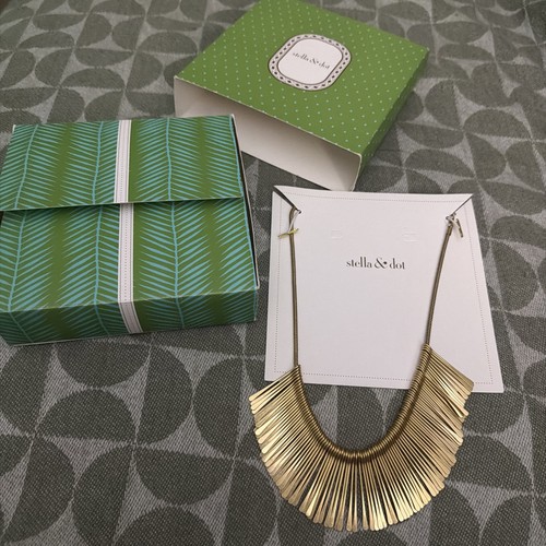 Stella dot essential - &,