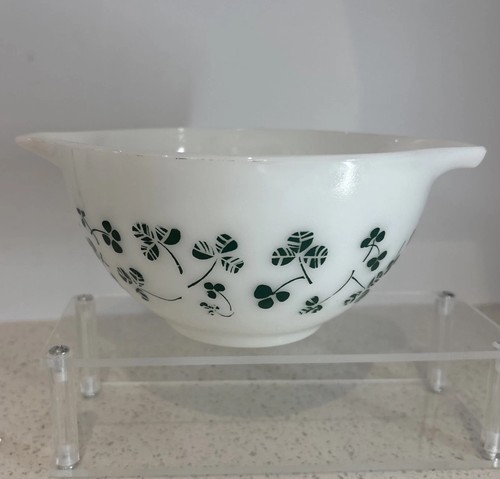 Pyrex clover shamrock small - pyrex,