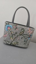 Beuno floral embroidered