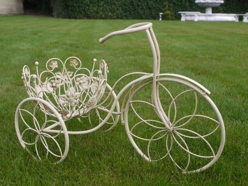 Distressed white garden