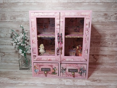 Alice wonderland display - alice, in