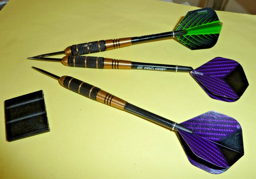 22g pro grip darts - set, nice