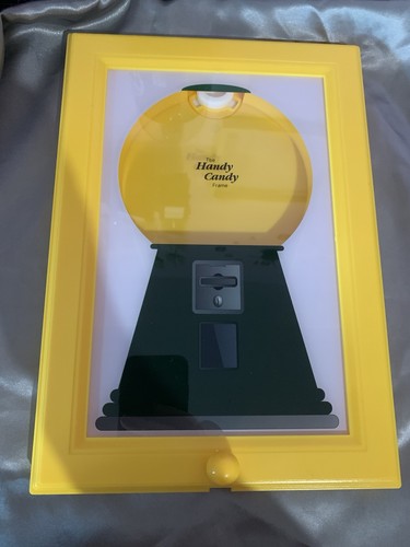 Sweet dispenser frame wall - dispenser,
