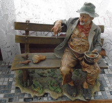 CAPODIMONTE - Tramp on a Bench