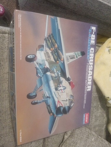 Academy f8e crusader 72 - f8e,