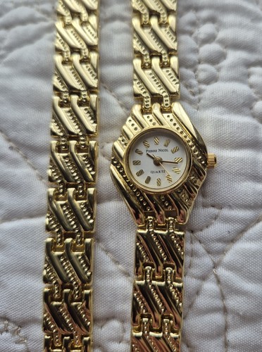 Ladies vintage style gold - vintage,