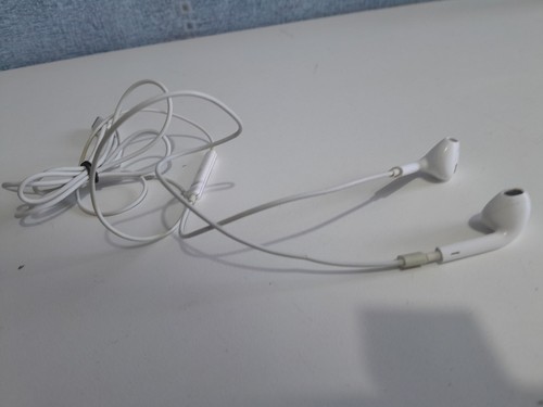 Genuine apple a1748 lightning - genuine,