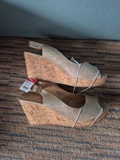 BNWT Matalan Size 7 Gold Cork