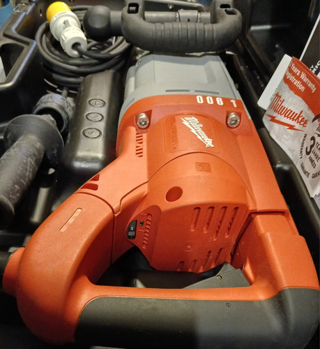 110v milwaukee breaker 900k - 110v,
