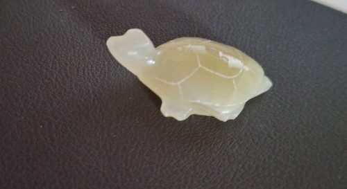 Onyx hand carved turtle from