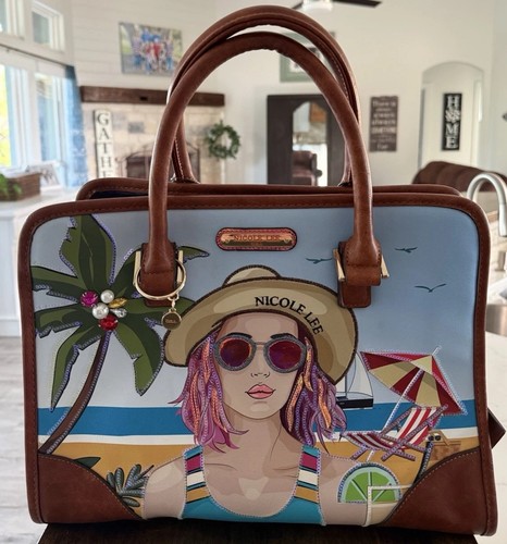 Nicole lee beach - nicole,