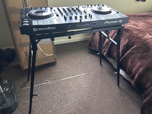 Adjustable deck stand - dj,