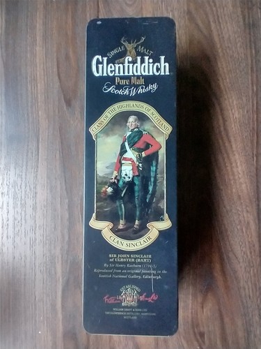 Empty tin glenfiddich pure - glenfiddich,