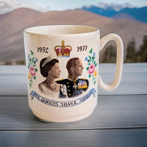 Official 1977 queen elizabeth - queen,