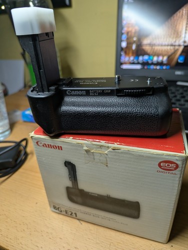 Canon battery grip - bg-e2, fits