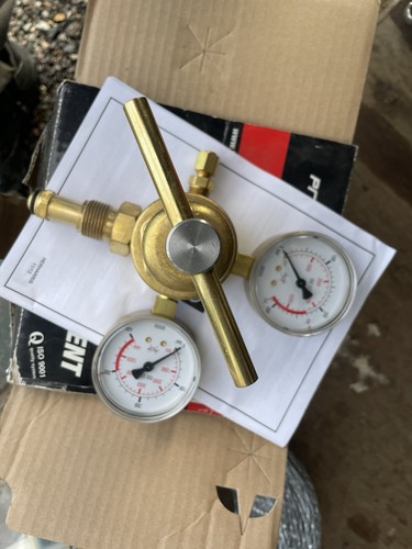 Nitrogen regulator dual gauge - regulator,