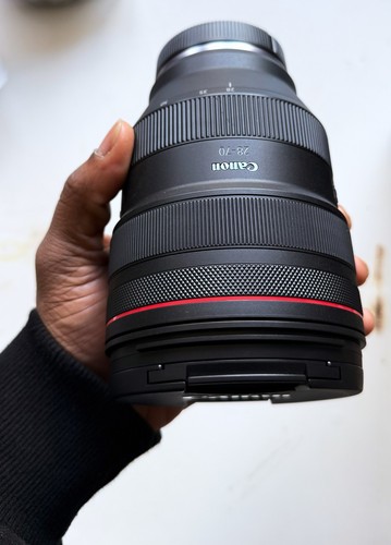 Canon 70mm 0 l - f/2.0,