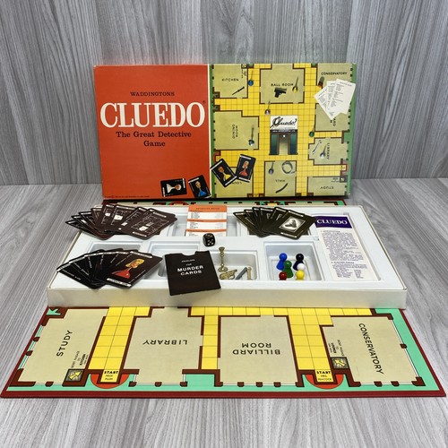 Vintage 1970 cluedo board - cluedo,