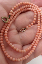 PRETTY DELICATE VINTAGE UNTREATED 100% REAL NATURAL ANGEL SKIN CORAL NECKLACE