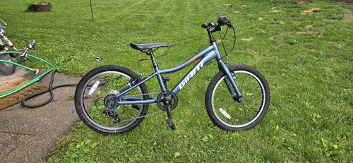 Giant xtc mountain bike 24in - mountain,