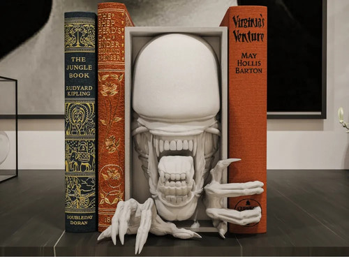 Xenomorph book nook - xenomorph, alien