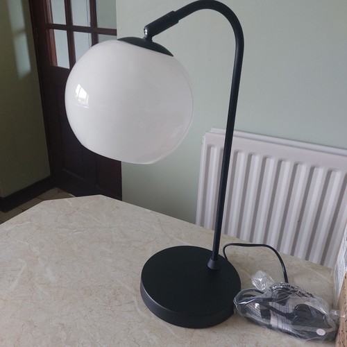 Very home black arc - arc, table