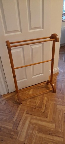 Floor standing clothes shoe