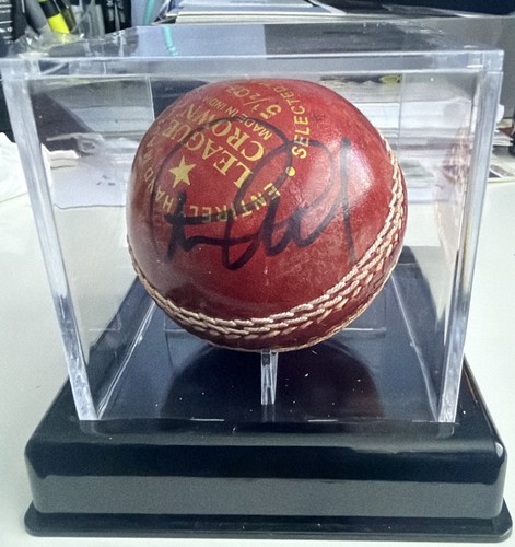 Graham gooch hand signed - graham,