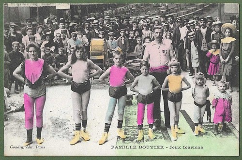 French circus foot juggling - french,